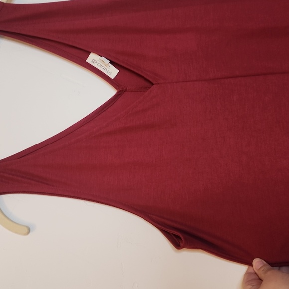 XL NWT STUDIO B sleeveless dark red  jumper.     A53 - Picture 2 of 6